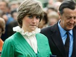 Với loạt chi tiết này, báo Anh tin rằng cả Hoàng gia đang xem Meghan Markle như Công nương Diana thứ 2-9
