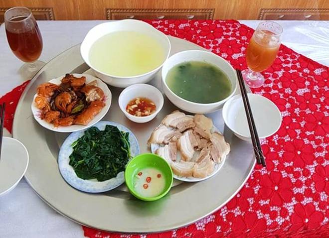 Lấy được giai tân, cô dâu 62 tuổi còn cưa đổ mẹ chồng nhờ những mâm cơm xuất sắc-4