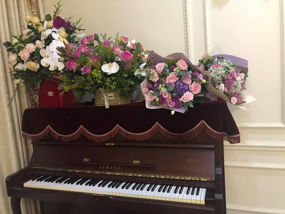 Vợ đại gia kim cương khoe clip mèo cưng ngộ nghĩnh, vô tình để lộ biệt thự đẹp như trong mơ-19