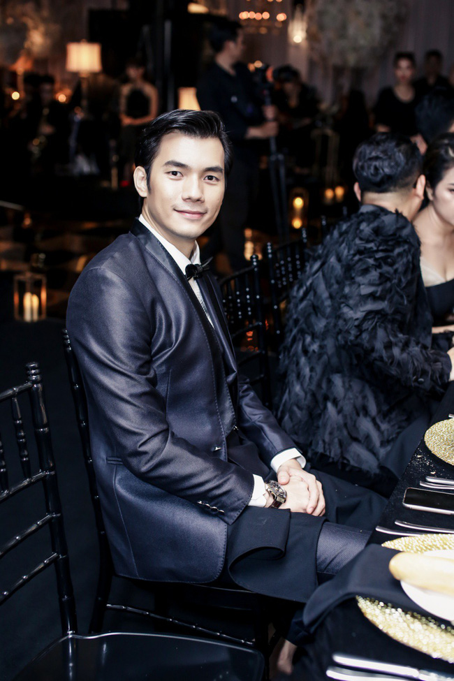 Hồ Ngọc Hà hiếm hoi xuất hiện cạnh Lệ Quyên trong cùng một khung hình, cả hai cười rất vui vẻ-5