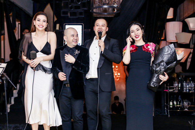 Hồ Ngọc Hà hiếm hoi xuất hiện cạnh Lệ Quyên trong cùng một khung hình, cả hai cười rất vui vẻ-13