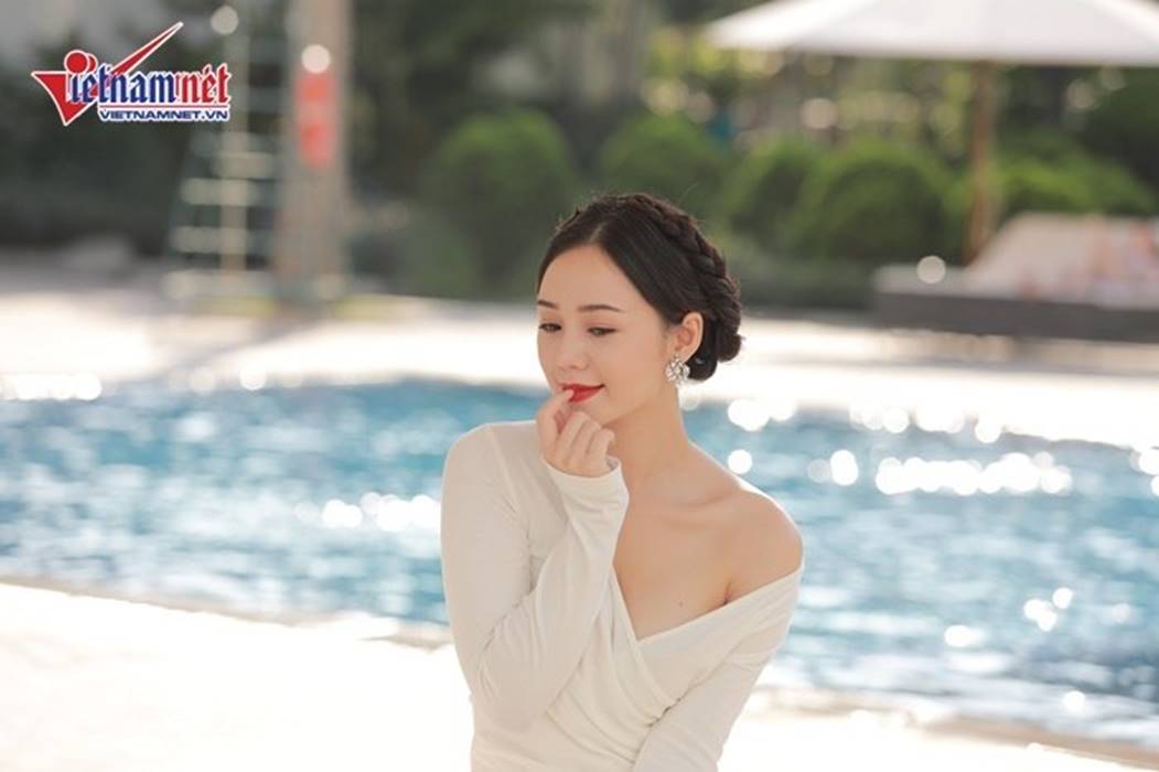 Gái quê bị ghét nhất Quỳnh búp bê thả dáng sexy bên hồ bơi-2