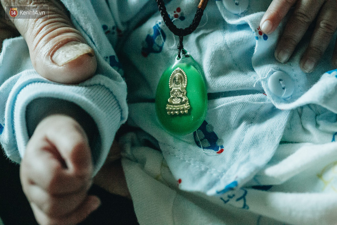 Cuộc sống của 2 đứa trẻ sau vụ cháy lớn ở Đê La Thành: Con chỉ biết pha sữa chứ không dám bế em, sợ em ngã-11