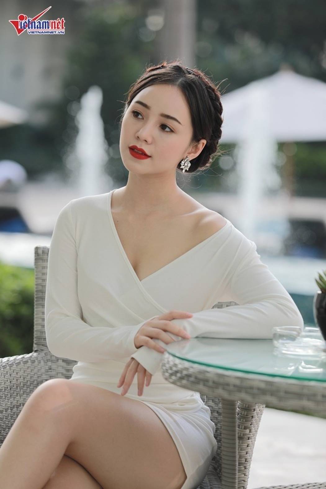 Gái quê bị ghét nhất Quỳnh búp bê thả dáng sexy bên hồ bơi-6