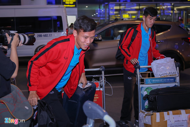 Công Phượng cười tươi trong ngày trở về sau chuyến tập huấn-7