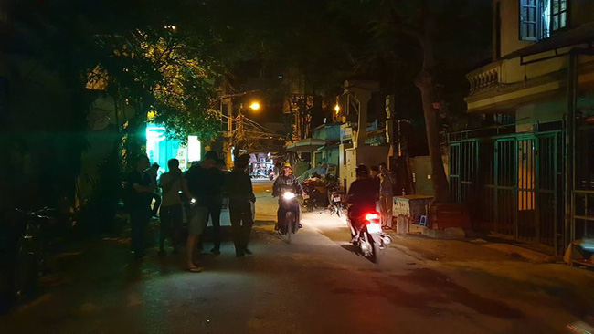 Người dân kể lại giây phút tài xế Mazda rút súng bắn rồi đánh và lái xe chèn qua nạn nhân-1