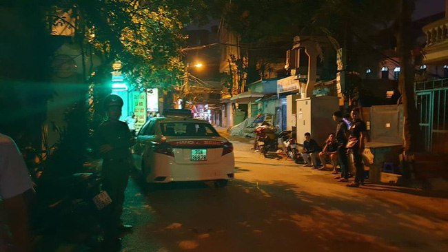 Người dân kể lại giây phút tài xế Mazda rút súng bắn rồi đánh và lái xe chèn qua nạn nhân-6