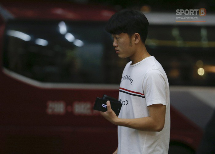 Duy Mạnh bỏ rơi Trường híp để ra sân bay đón bạn gái-3