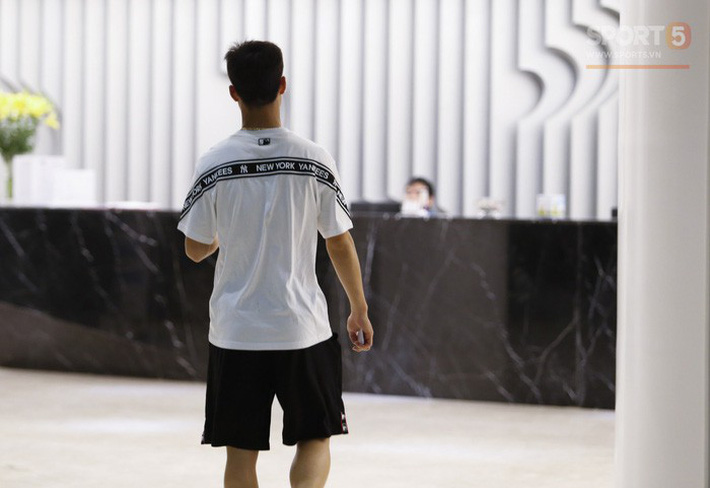 Duy Mạnh bỏ rơi Trường híp để ra sân bay đón bạn gái-4