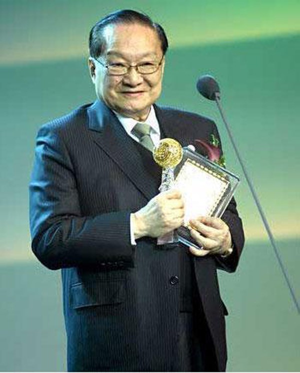 Nhà văn Kim Dung với nỗi đau vợ đầu ngoại tình, con trai tự tử-1