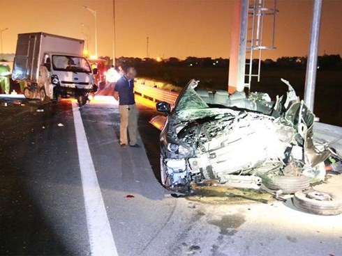 Tai nạn thảm khốc ở cao tốc Quảng Ninh - Hải Phòng, nhiều người chết