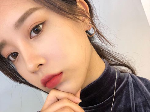 Hãy thực hiện 5 điều đơn giản này để có làn da ẩm mọn vào buổi sáng