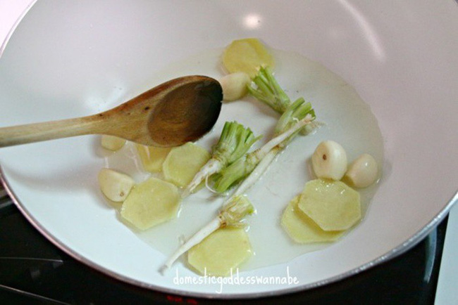 Cho cả đùi gà vào nồi cơm điện nấu một thể, tôi bị mẹ chồng mắng nhưng món ăn của tôi khiến bà kinh ngạc-3