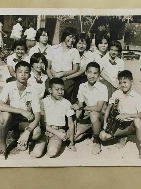 Gái già” chuyển giới Thái Lan gây sốc khi uốn éo hôn tình trẻ trong sinh nhật tuổi 57-7