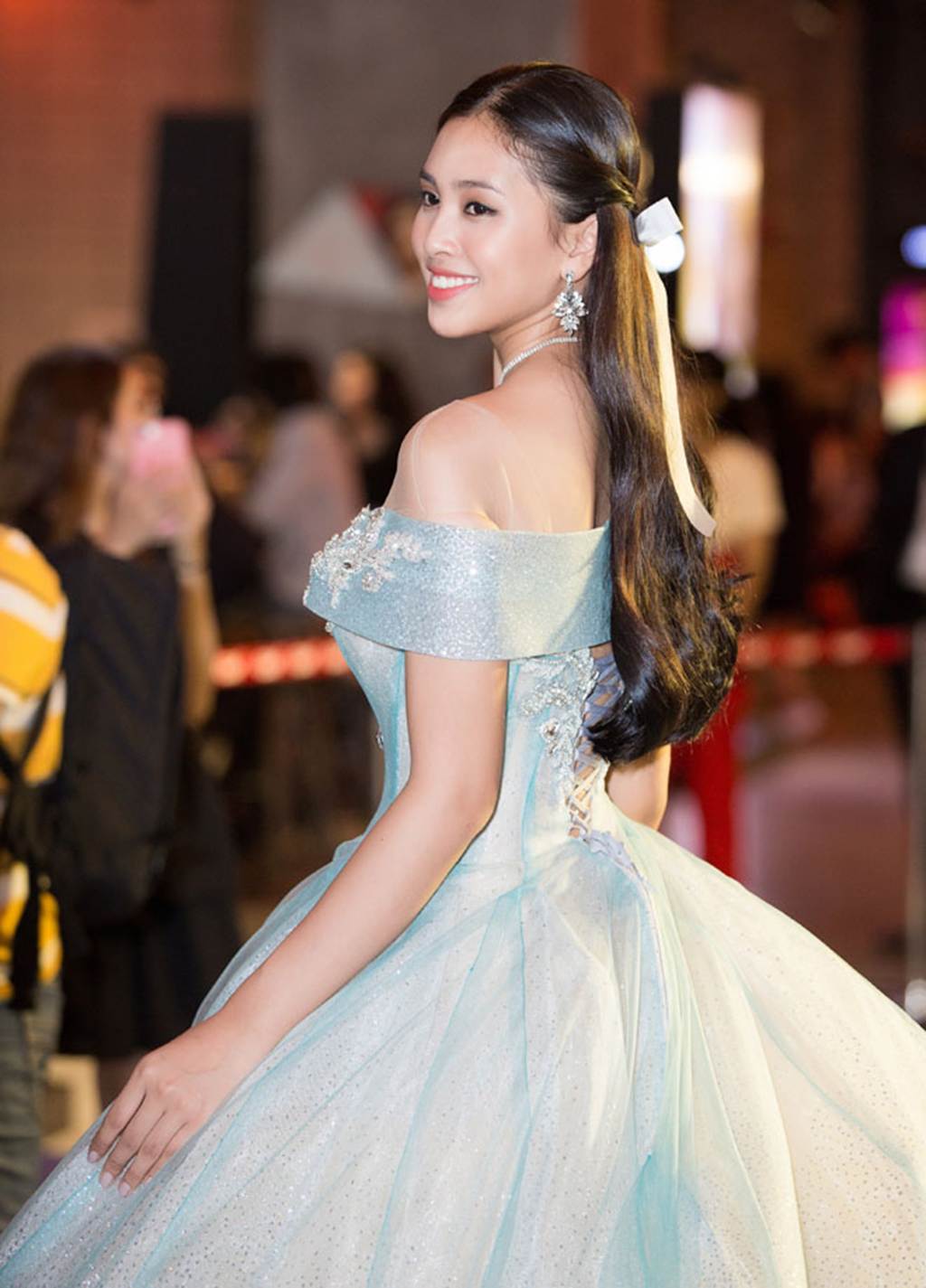 Hoa hậu Tiểu Vy diện váy công chúa, đẹp yêu kiều tuổi 18-4