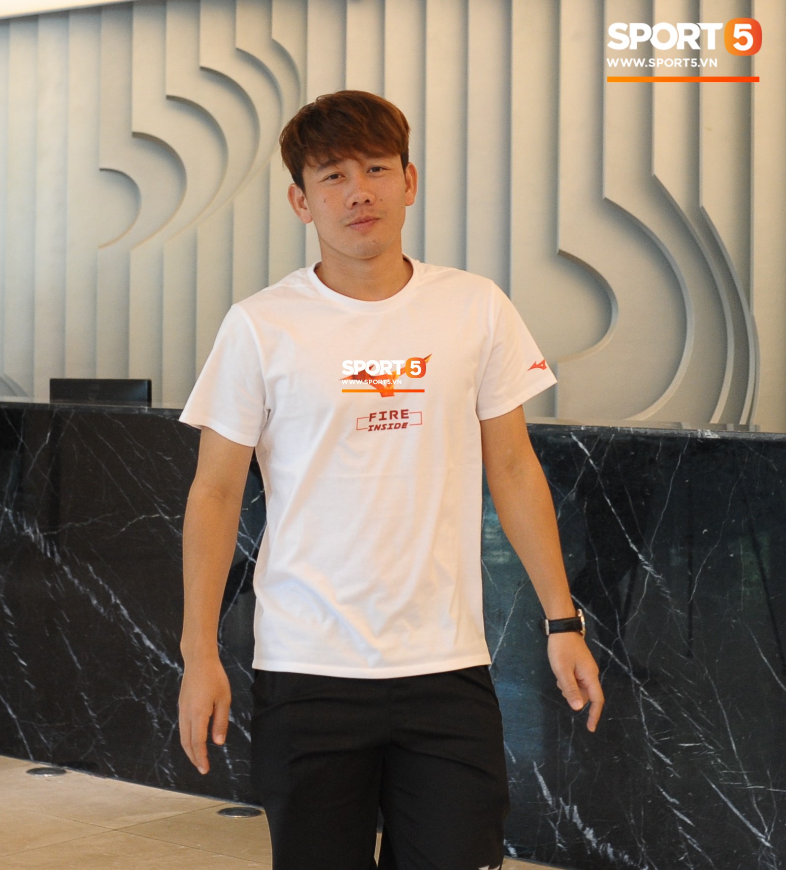 Hồng Duy buồn rầu, Văn Đức vào trong xe ô tô tâm sự trước khi Minh Vương rời đội tuyển Việt Nam-5