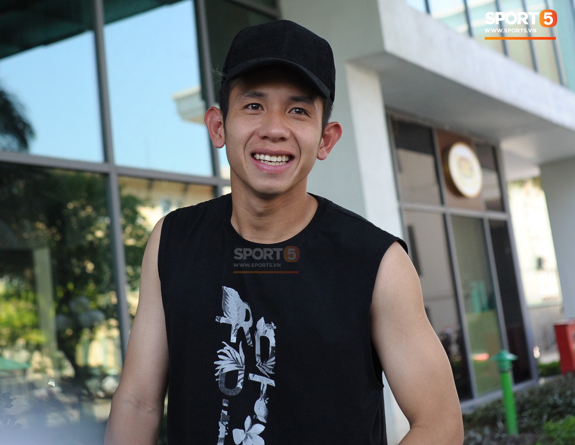 Hồng Duy buồn rầu, Văn Đức vào trong xe ô tô tâm sự trước khi Minh Vương rời đội tuyển Việt Nam-4