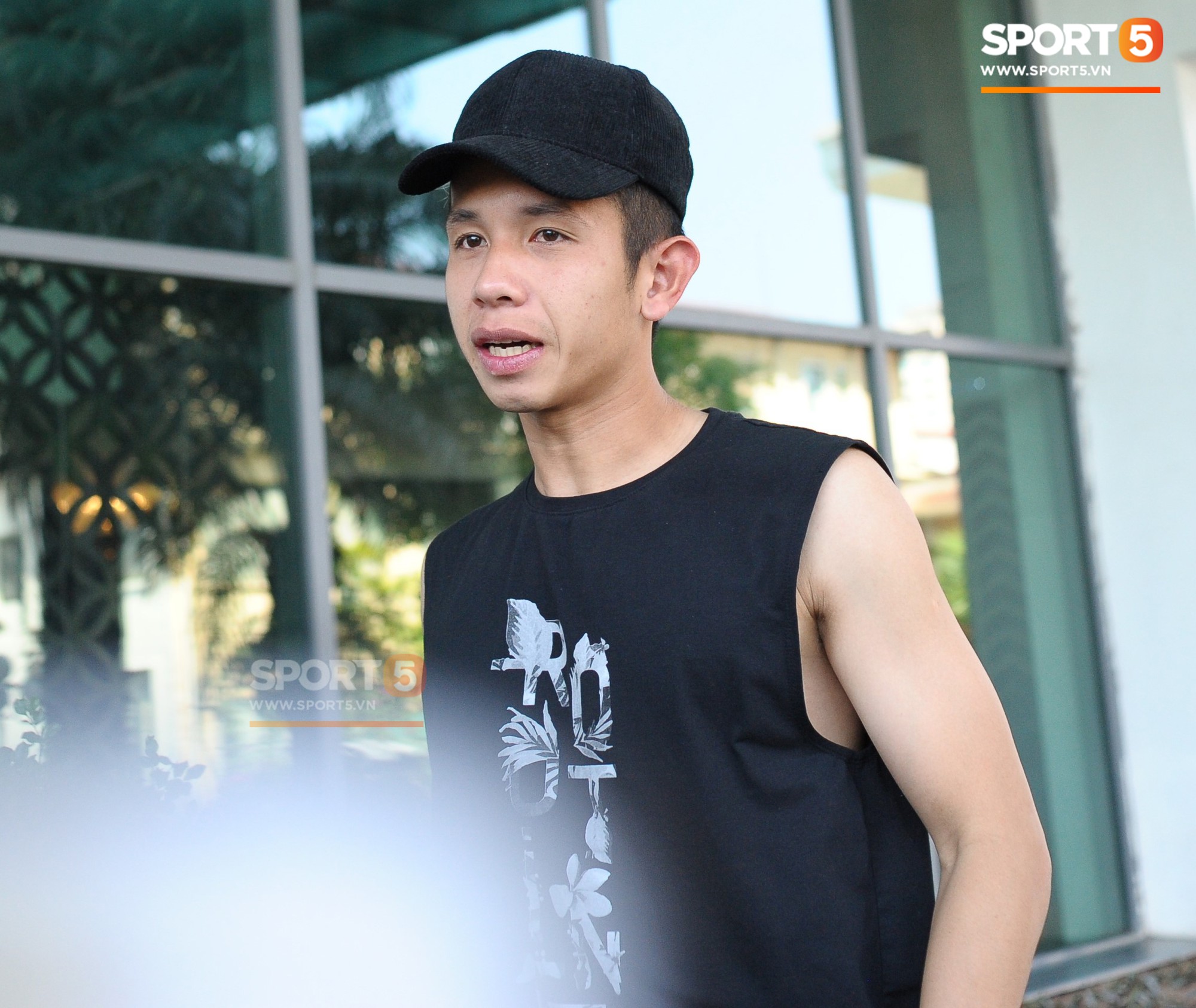 Hồng Duy buồn rầu, Văn Đức vào trong xe ô tô tâm sự trước khi Minh Vương rời đội tuyển Việt Nam-3