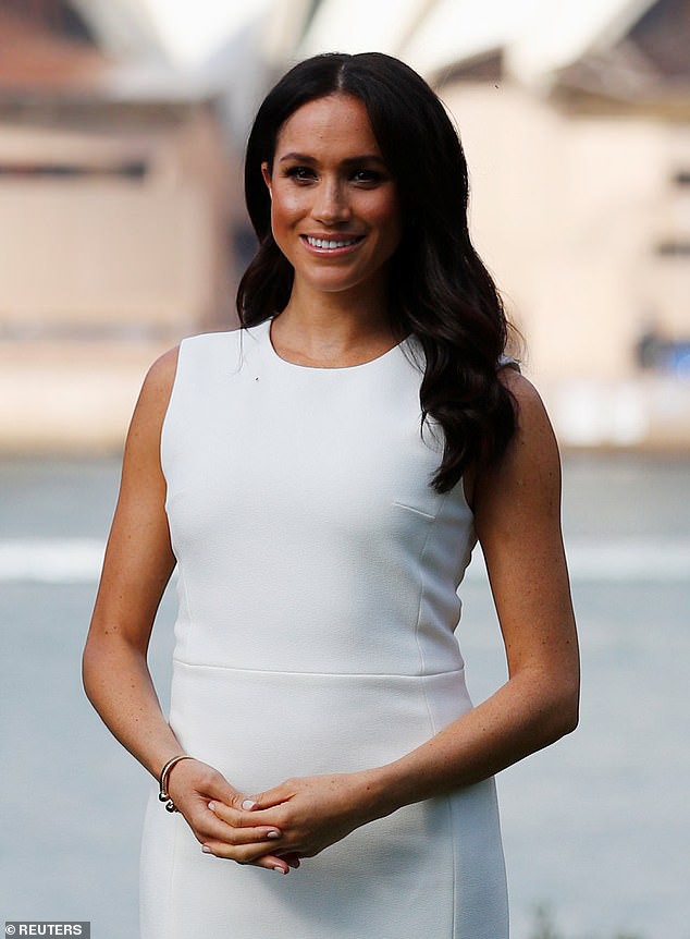 Với loạt chi tiết này, báo Anh tin rằng cả Hoàng gia đang xem Meghan Markle như Công nương Diana thứ 2-5
