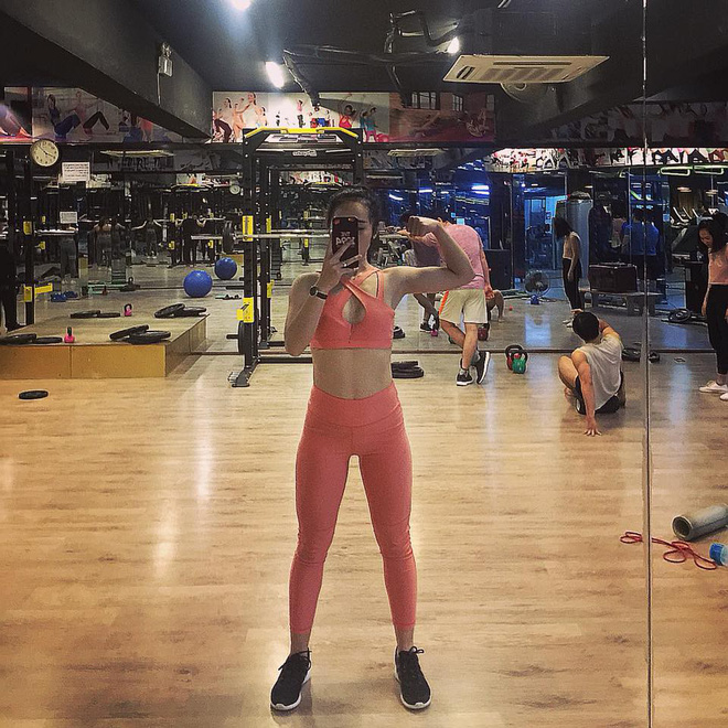 Từ một tấm ảnh chụp trộm, cô giáo tiểu học được săn lùng vì thân hình nóng bỏng-4