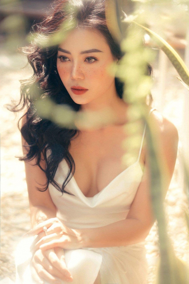 Diễn viên Thanh Hương quyến rũ với hot trend chụp ảnh mặt tàn nhang-7