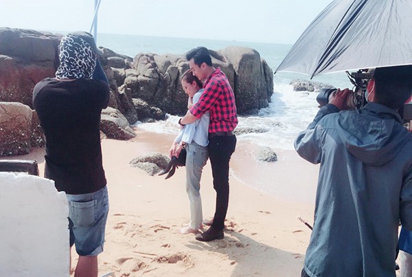 Mặc fan la ó, em út của Gạo Nếp Gạo Tẻ vẫn chỉ diện độc một chiếc quần jeans trong suốt 77 tập phim?-3