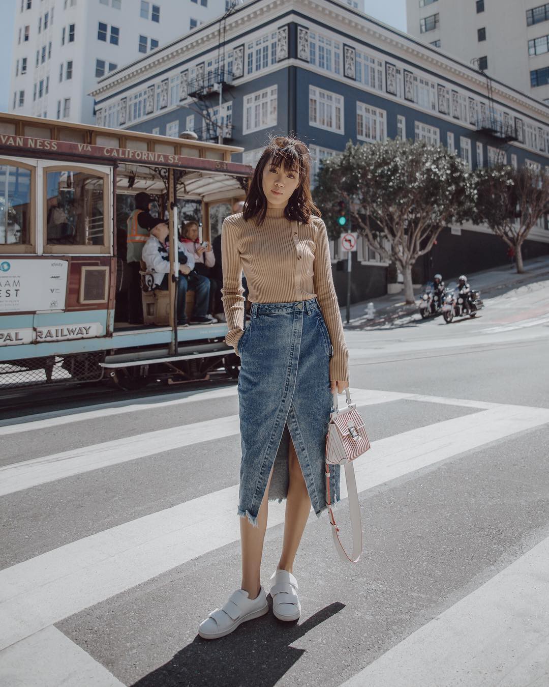 Nếu đã trót phải lòng” gam màu be nền nã, thanh lịch thì các nàng đừng bỏ qua 4 cách mix đồ tuyệt xinh này-14