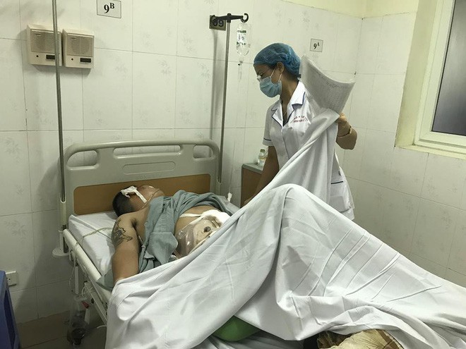 Vợ tài xế taxi sợ hãi kể lại giây phút chồng bị người ngồi trong xe Mazda bắn-3