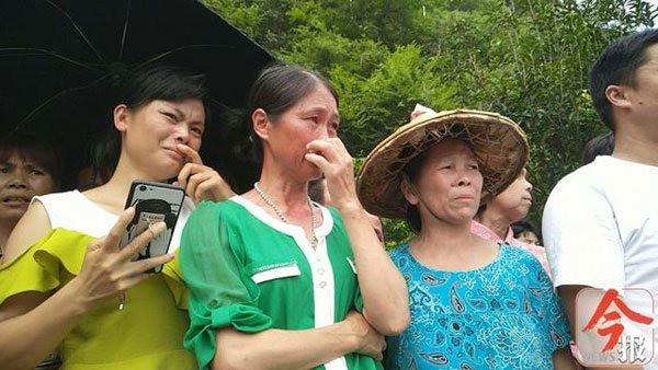 Rùng mình trước tội ác tàn độc của ông bố trẻ, một lúc đoạt mạng 2 con gái, vứt xác xuống núi rồi quay về nói dối lạc mất con-3