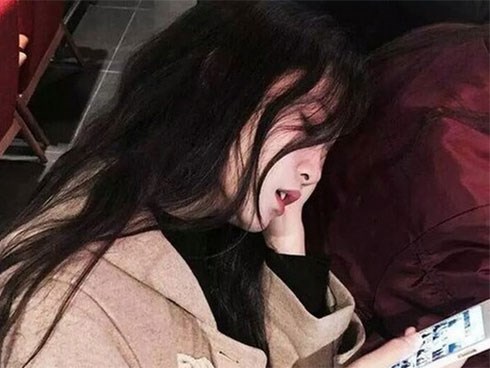 Cho rằng tiền quan trọng hơn tình yêu để biện minh cho sự thay lòng, cô gái nhận đống 