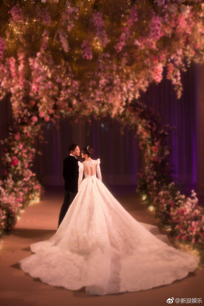 Hình ảnh lễ cưới đẹp như mơ của Đường Yên và La Tấn chính thức được tung ra-3