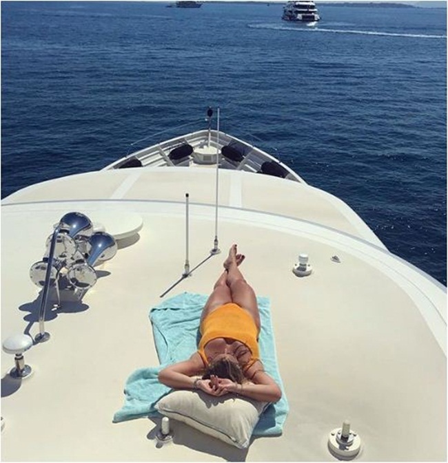 So độ ăn chơi sang chảnh của cậu ấm cô chiêu nhà các tỷ phú giàu nhất nhì TG-20