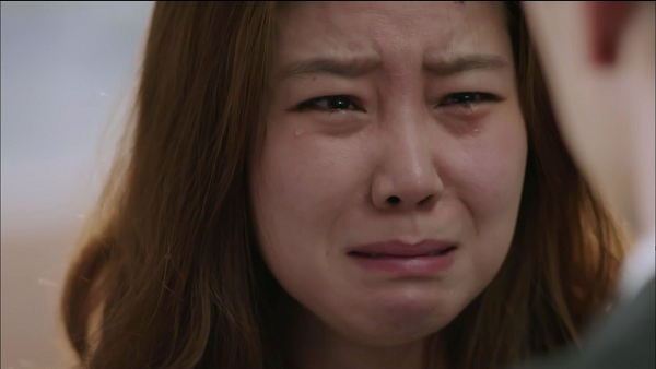 Thấy mẹ chồng đêm nào cũng khóc vì đau đớn, tôi đòi dẫn mẹ đi mổ thì bị chồng và chị chồng quát vào mặt-2