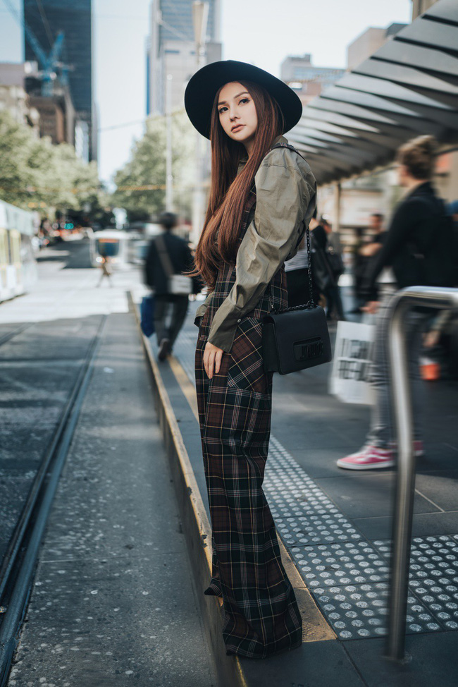 Xinh đẹp, trẻ trung đấy nhưng không thể nhận ra Thu Thủy với khuôn mặt càng ngày càng khác lạ này-1