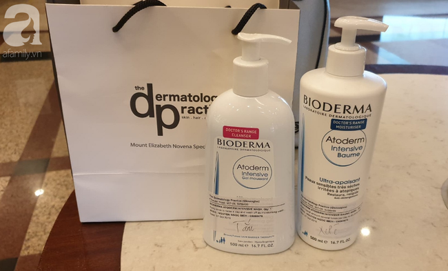 Hình ảnh mới nhất của bé Bích bị bỏ rơi, người đầy vẩy ngứa như da trăn sau đợt khám bệnh đầu tiên tại Singapore-8