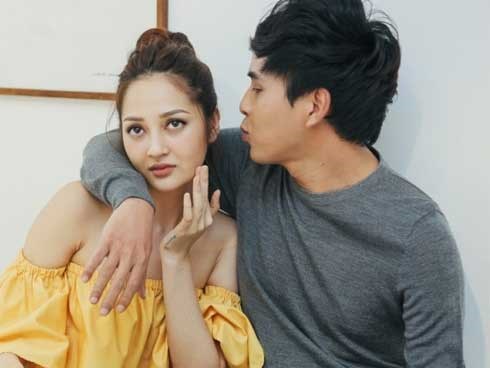 Clip: Bảo Anh và Hồ Quang Hiếu thân thiết ngồi cạnh nhau sau chia tay