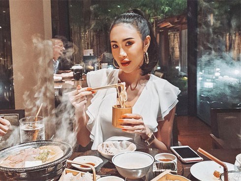 Sống chất như ái nữ tỷ phú: Mặt xinh dáng chuẩn như người mẫu, không khoe đồ hiệu, chỉ chia sẻ niềm đam mê ẩm thực