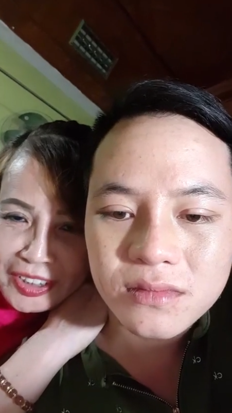 Ham livestream, cô dâu 62 tuổi lộ rõ vẻ già nua như chưa thẩm mỹ, dân mạng nghi ngờ làm màu để bán hàng online-9