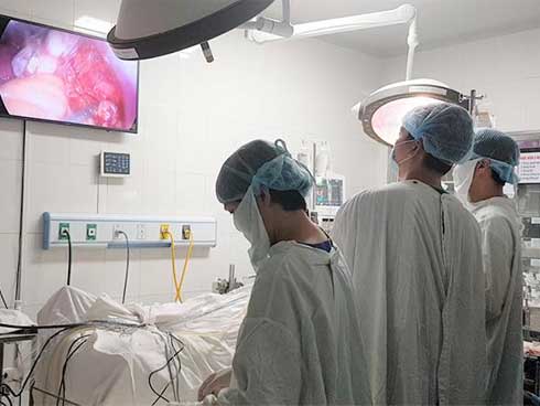 Cận cảnh em bé đầu tiên ra đời từ tử cung người đã chết-3