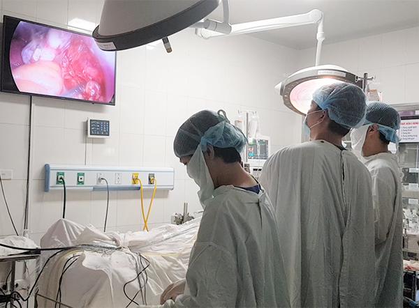 Mẹ bầu Hà Nội nhập viện vì ra máu, bác sĩ siêu âm khắp tử cung... không thấy thai-2