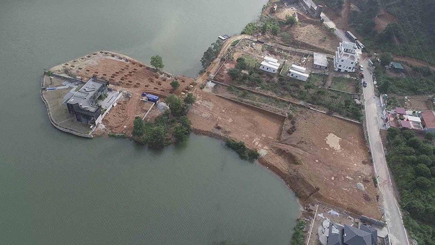 Biệt thự nguy nga trên đất rừng Sóc Sơn: Sẽ cưỡng chế trong tháng 11-1