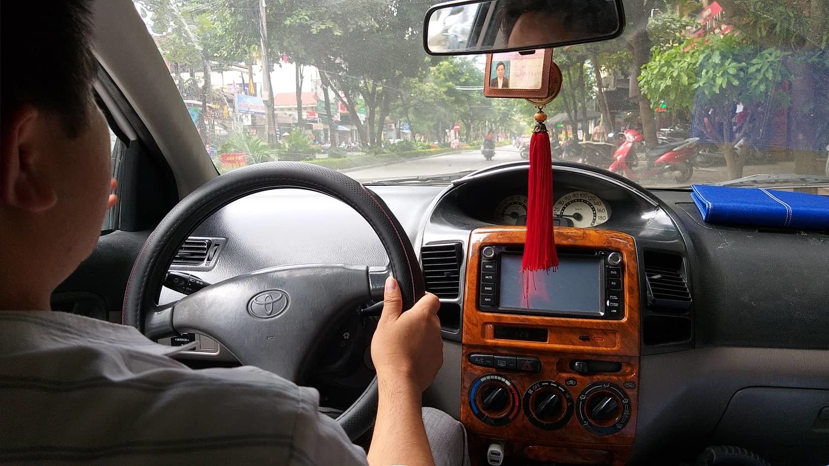 Nữ đại gia lẳng lặng ra ngoài đêm khuya vì lý do bất ngờ-2