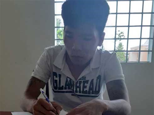 Dùng ma túy xong, nam 9X cầm dao gõ cửa từng phòng trọ để cướp