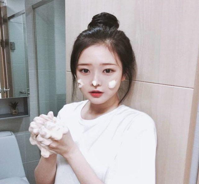 Cứ tưởng mình đang trị mụn đúng cách nhưng hết 90% chị em đều mắc phải lầm tưởng này-1