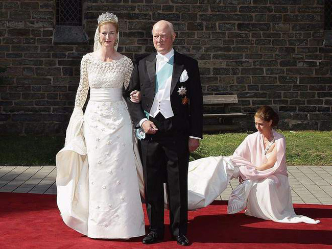 Chùm ảnh những chiếc váy cưới của các hoàng gia trên khắp thế giới-11