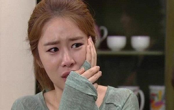 Bạn trai đấm giữa mặt”, cô gái khiến dân mạng bó tay khi hỏi có nên chịu đựng nữa không-2