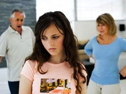 Bố mẹ chồng có cả tỷ gửi ngân hàng nhưng vẫn bắt con trai nuôi