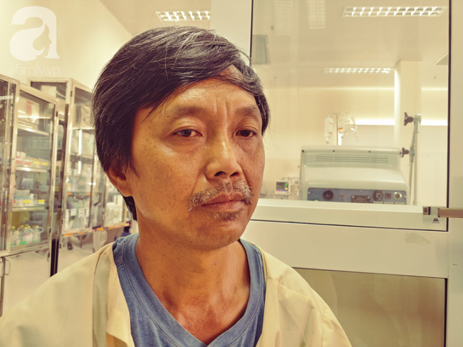 Bị vợ hờ” suy thận nặng, sắp mù lòa đuổi về, chồng vẫn quyết bám trụ chăm vợ đến hơi thở sau cùng-9