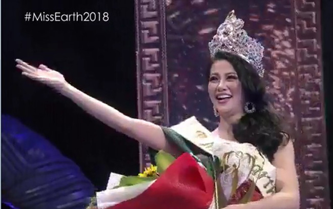 Cận cảnh khoảnh khắc Nguyễn Phương Khánh òa khóc khi MC xướng tên đạt ngôi vị Hoa hậu Trái Đất 2018-4