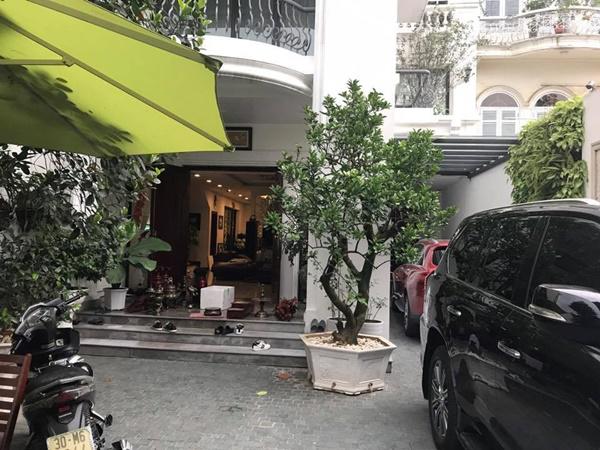 Dù chưa cưới, từ 2 năm Trương Nam Thành đã sống cùng nữ đại gia trong biệt thự khủng” này!-17